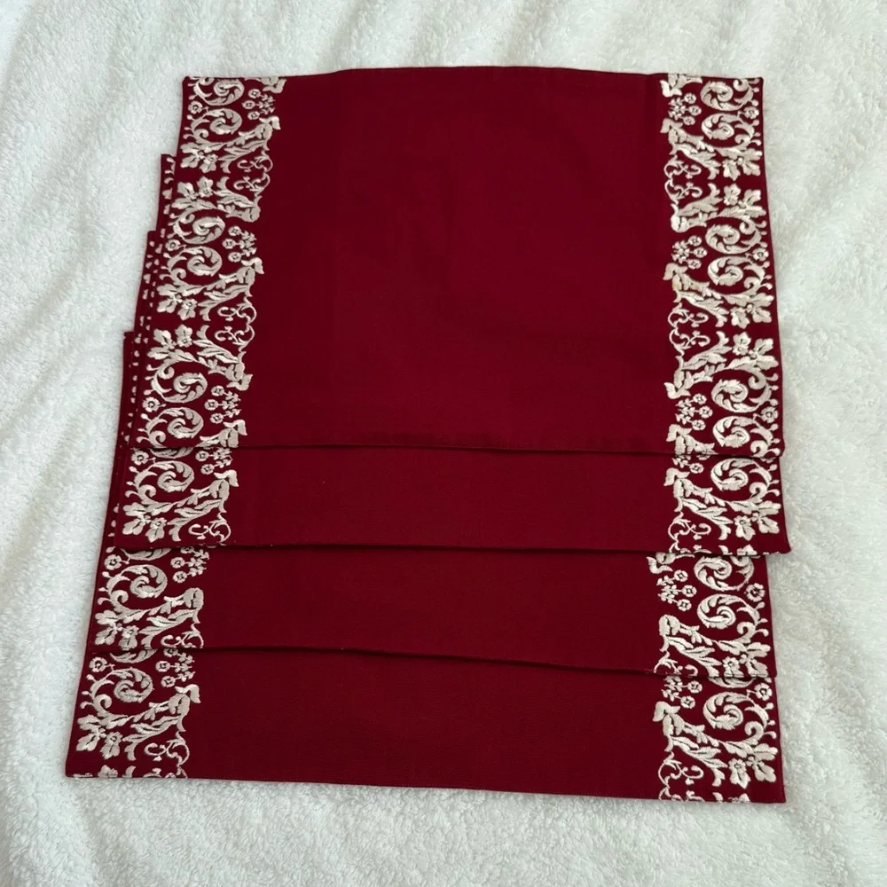Williams Sonoma Embroidered Napkins & Placemats Set of 4 | EUC